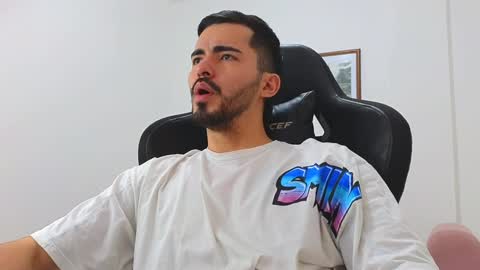 Snapshot of alejandroo_7 chatting on January 13, 7:10 pm alejandroo_7 online show from January 13, 7:10 pm