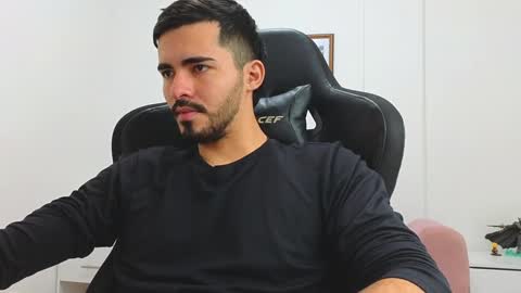 Snapshot of alejandroo_7 chatting on January 14, 7:00 pm alejandroo_7 online show from January 14, 7:00 pm