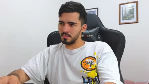 Snapshot of alejandroo_7 chatting on January 15, 9:51 pm alejandroo_7 online show from January 15, 9:51 pm