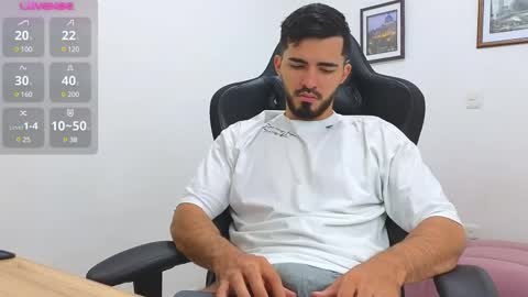 Snapshot of alejandroo_7 chatting on February 18, 7:52 pm alejandroo_7 online show from February 18, 7:52 pm