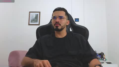 alejandroo_7 online show from November 11, 11:07 pm