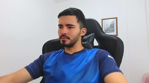 Snapshot of alejandroo_7 chatting on January 17, 7:49 pm alejandroo_7 online show from January 17, 7:49 pm