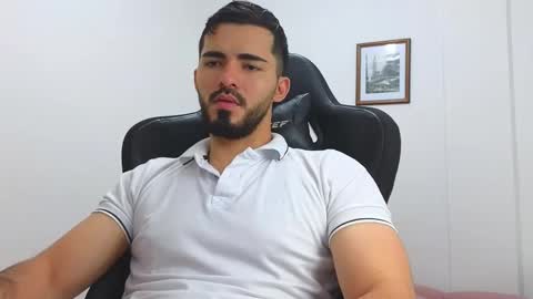 Snapshot of alejandroo_7 chatting on February 20, 9:53 pm alejandroo_7 online show from February 20, 9:53 pm