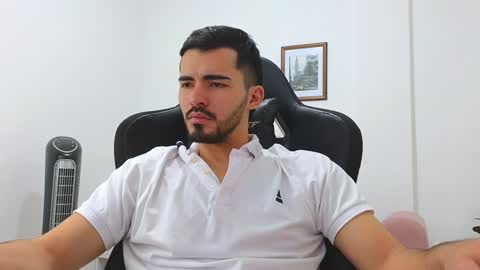 Snapshot of alejandroo_7 chatting on January 11, 8:21 pm alejandroo_7 online show from January 11, 8:21 pm