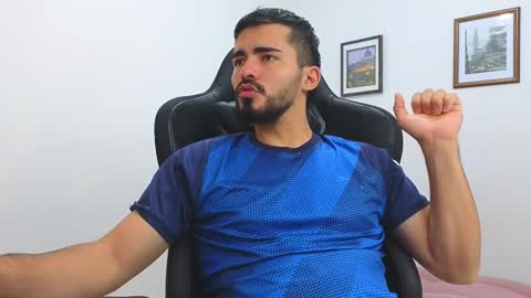 Snapshot of alejandroo_7 chatting on February 8, 9:04 pm alejandroo_7 online show from February 8, 9:04 pm