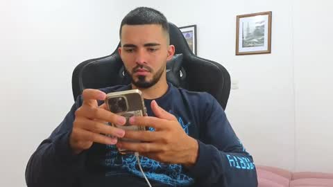 Snapshot of alejandroo_7 chatting on February 26, 8:15 pm alejandroo_7 online show from February 26, 8:15 pm