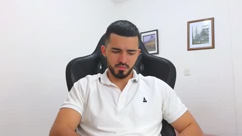 Snapshot of alejandroo_7 chatting on March 3, 8:43 pm alejandroo_7 online show from March 3, 8:43 pm
