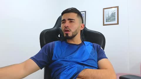 Snapshot of alejandroo_7 chatting on January 24, 12:42 am alejandroo_7 online show from January 24, 12:42 am