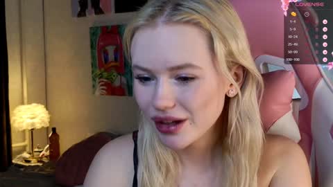 Snapshot of aleksalore chatting on January 24, 7:41 am Lexi online show from January 24, 7:41 am