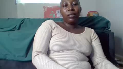 Snapshot of alesha_ chatting on October 10, 8:09 am Noreen Kennth and Emilly online show from October 10, 8:09 am