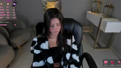 Snapshot of alessiacorleone_ chatting on February 26, 5:24 am Alessia online show from February 26, 5:24 am