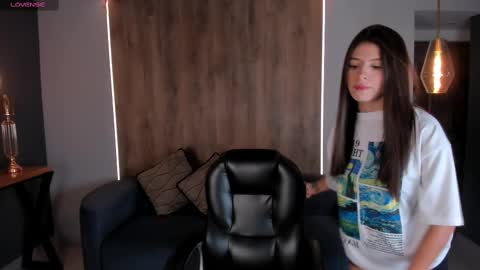 Snapshot of alessiacorleone_ chatting on February 20, 9:53 pm Alessia online show from February 20, 9:53 pm