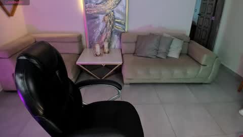 Snapshot of alessiacorleone_ chatting on February 10, 9:36 pm Alessia online show from February 10, 9:36 pm
