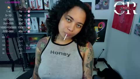 Snapshot of alesyahampton chatting on October 17, 9:52 pm Crespa Ruidosa online show from October 17, 9:52 pm