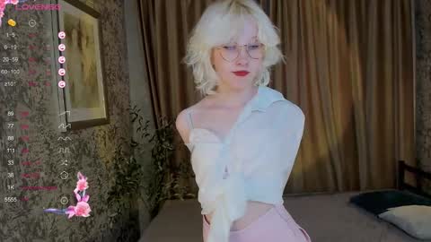 Snapshot of alettaeve chatting on October 4, 3:10 pm Lola online show from October 4, 3:10 pm