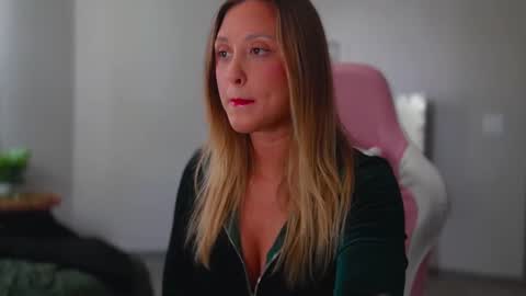 Snapshot of alex499990 chatting on February 27, 5:37 pm alex  online show from February 27, 5:37 pm