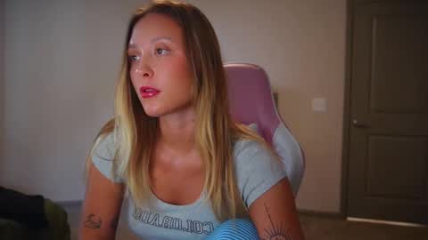 Snapshot of alex499990 chatting on February 25, 4:25 pm alex  online show from February 25, 4:25 pm