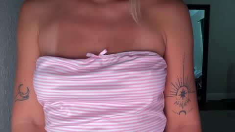 Snapshot of alex499990 chatting on October 28, 10:22 pm alex  online show from October 28, 10:22 pm