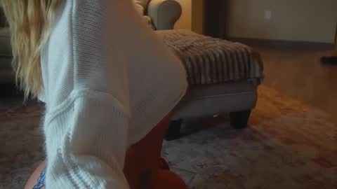 Snapshot of alex499990 chatting on January 21, 8:00 pm alex  online show from January 21, 8:00 pm