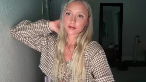 Snapshot of alex499990 chatting on October 25, 11:16 pm alex  online show from October 25, 11:16 pm