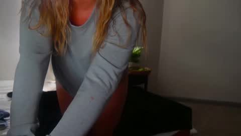 Snapshot of alex499990 chatting on February 18, 7:52 pm alex  online show from February 18, 7:52 pm