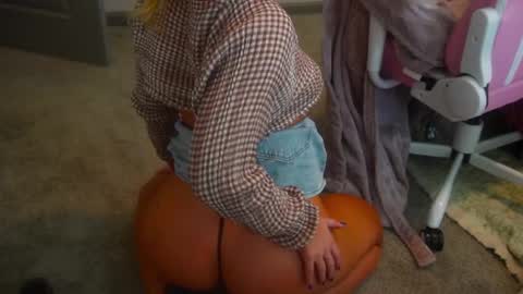 Snapshot of alex499990 chatting on January 14, 7:00 pm alex  online show from January 14, 7:00 pm