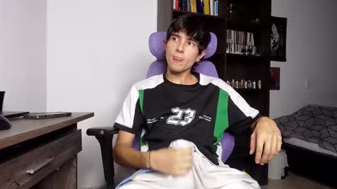 alex_connorr online show from November 2, 10:54 pm