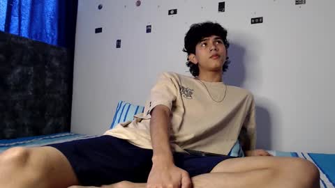 alex_mark_ online show from May 15, 6:59 pm