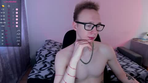 Snapshot of alex_silent chatting on February 8, 10:50 am alex_silent online show from February 8, 10:50 am