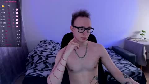 Snapshot of alex_silent chatting on February 13, 10:34 am alex_silent online show from February 13, 10:34 am