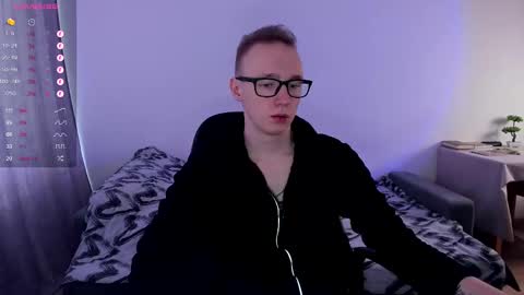 Snapshot of alex_silent chatting on March 12, 10:05 am alex_silent online show from March 12, 10:05 am