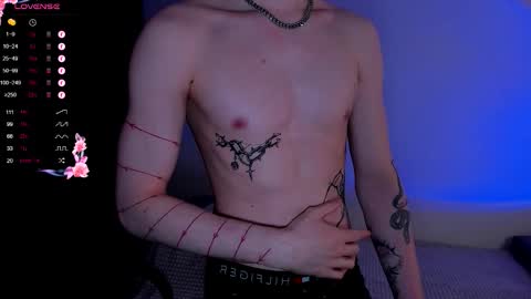 Snapshot of alex_silent chatting on September 21, 1:37 pm alex_silent online show from September 21, 1:37 pm