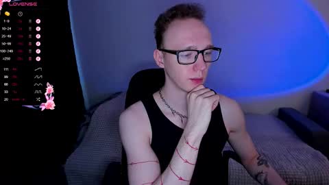 Snapshot of alex_silent chatting on September 24, 1:18 pm alex_silent online show from September 24, 1:18 pm