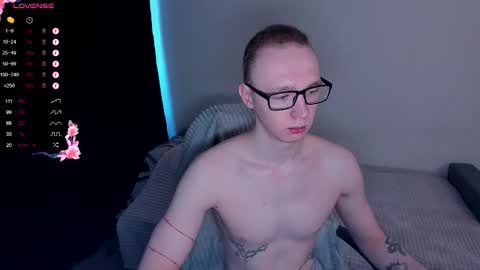 Snapshot of alex_silent chatting on October 18, 9:57 am alex_silent online show from October 18, 9:57 am