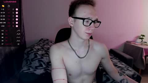 Snapshot of alex_silent chatting on January 29, 2:32 pm alex_silent online show from January 29, 2:32 pm
