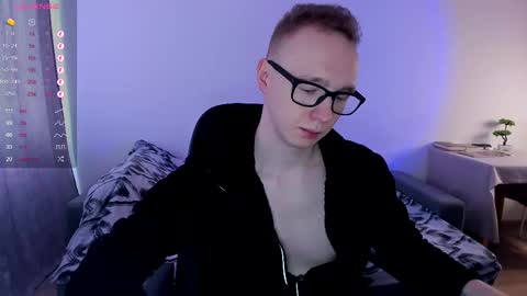 Snapshot of alex_silent chatting on March 4, 10:35 am alex_silent online show from March 4, 10:35 am