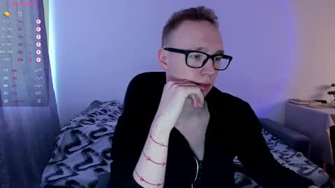 Snapshot of alex_silent chatting on March 7, 10:02 am alex_silent online show from March 7, 10:02 am