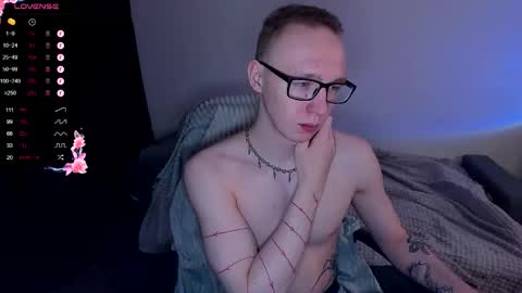 Snapshot of alex_silent chatting on October 13, 1:24 pm alex_silent online show from October 13, 1:24 pm