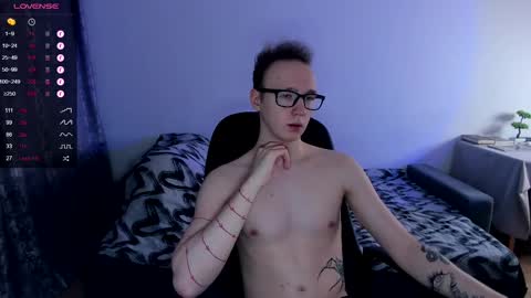 Snapshot of alex_silent chatting on February 11, 1:51 pm alex_silent online show from February 11, 1:51 pm