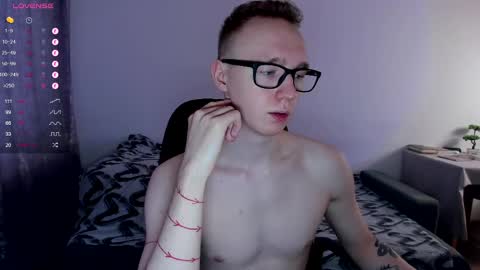 Snapshot of alex_silent chatting on March 2, 12:32 pm alex_silent online show from March 2, 12:32 pm