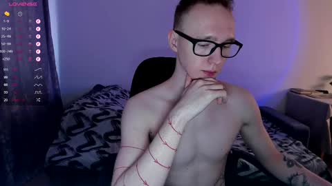 Snapshot of alex_silent chatting on March 7, 1:07 pm alex_silent online show from March 7, 1:07 pm