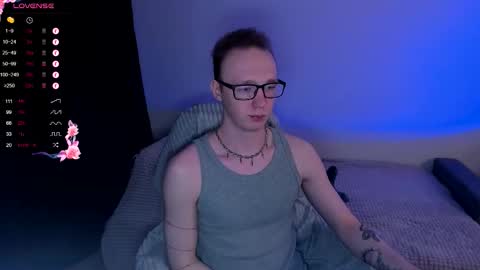 Snapshot of alex_silent chatting on October 11, 12:43 pm alex_silent online show from October 11, 12:43 pm