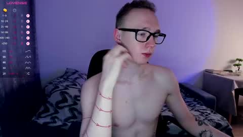 Snapshot of alex_silent chatting on March 8, 1:03 pm alex_silent online show from March 8, 1:03 pm
