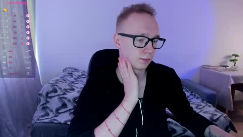 Snapshot of alex_silent chatting on March 5, 10:00 am alex_silent online show from March 5, 10:00 am