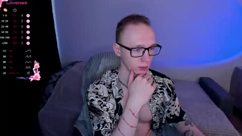 Snapshot of alex_silent chatting on October 19, 11:59 am alex_silent online show from October 19, 11:59 am