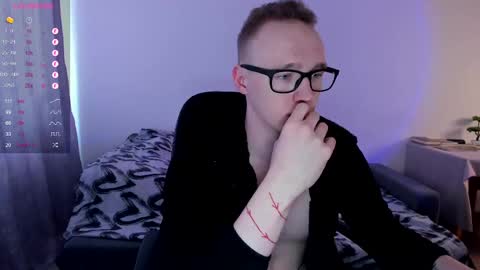 Snapshot of alex_silent chatting on March 6, 10:30 am alex_silent online show from March 6, 10:30 am