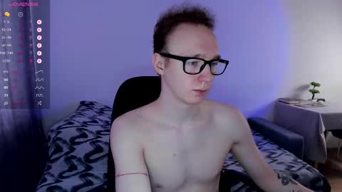 Snapshot of alex_silent chatting on March 1, 10:02 am alex_silent online show from March 1, 10:02 am