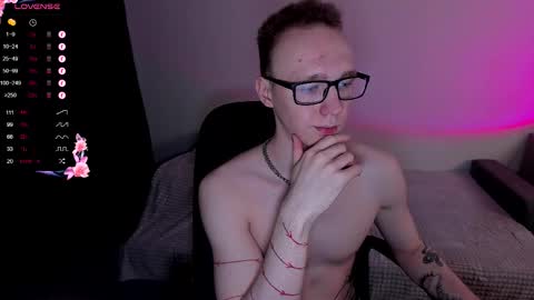 Snapshot of alex_silent chatting on September 19, 1:26 pm alex_silent online show from September 19, 1:26 pm