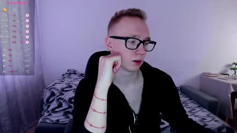 Snapshot of alex_silent chatting on March 2, 9:31 am alex_silent online show from March 2, 9:31 am