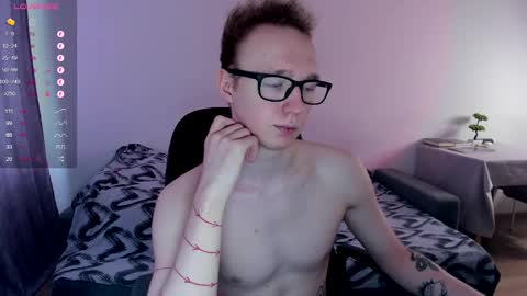 Snapshot of alex_silent chatting on February 24, 10:04 am alex_silent online show from February 24, 10:04 am